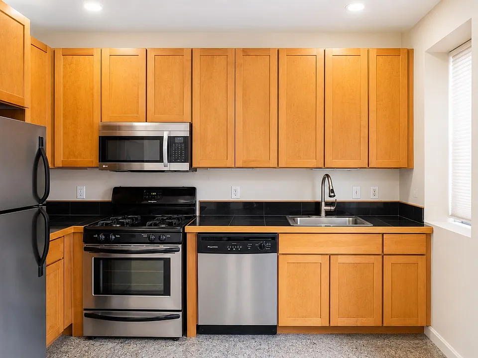 330 Summit Ave #103