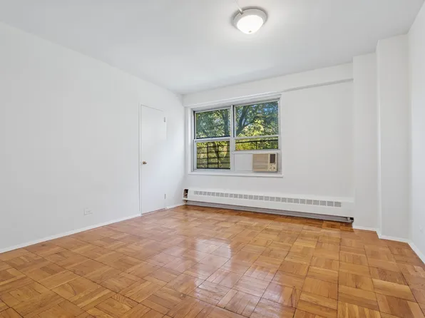 570 Grand Street image 6 of 8