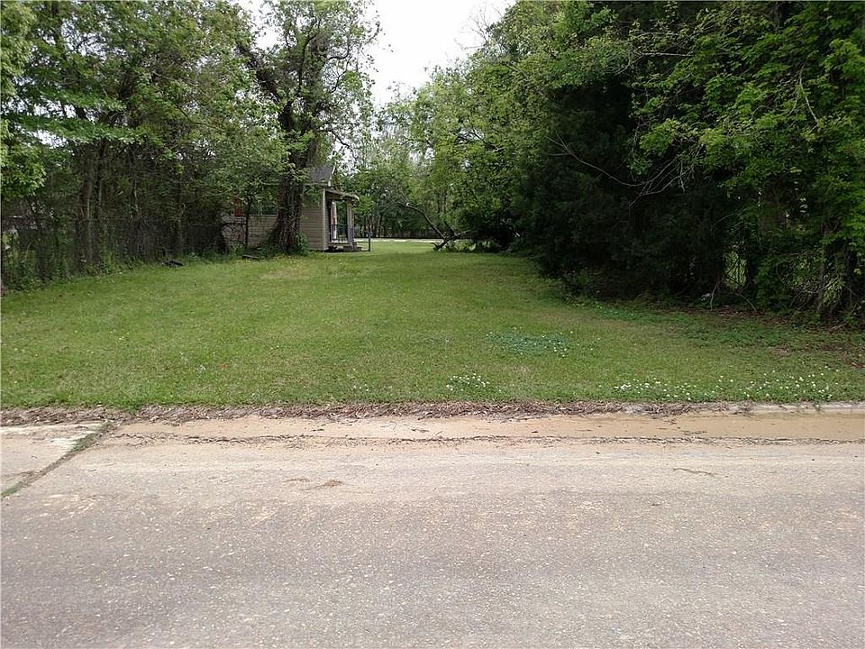 1st image of 1020 Railroad Ave