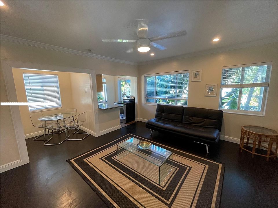 1st image of 8202 Bryon Ave #11