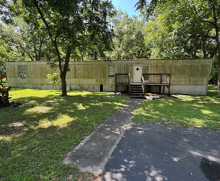 1235 Paul Ln — Photo 1