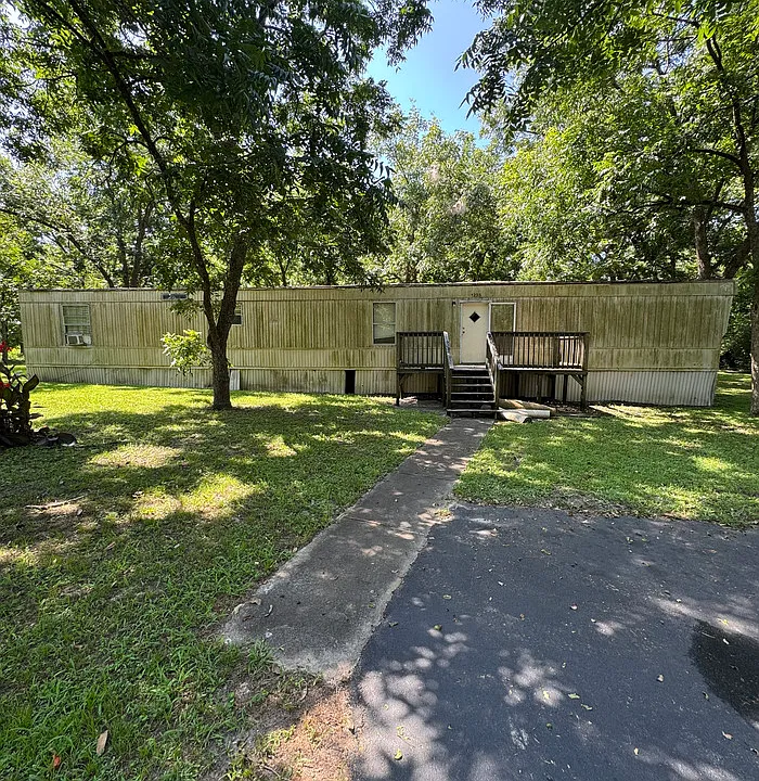 1235 Paul Ln