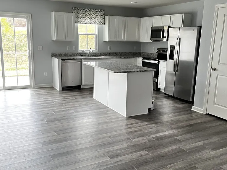 302 Sunny View Dr — Photo 2