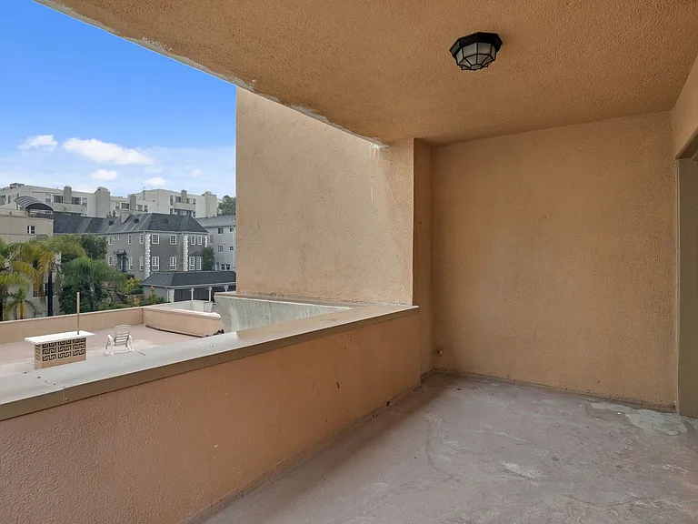 542 Glenrock Ave — Photo 28