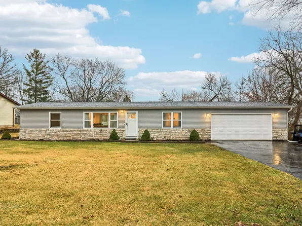 7413 Parkwood Dr, Wonder Lake, IL 60097