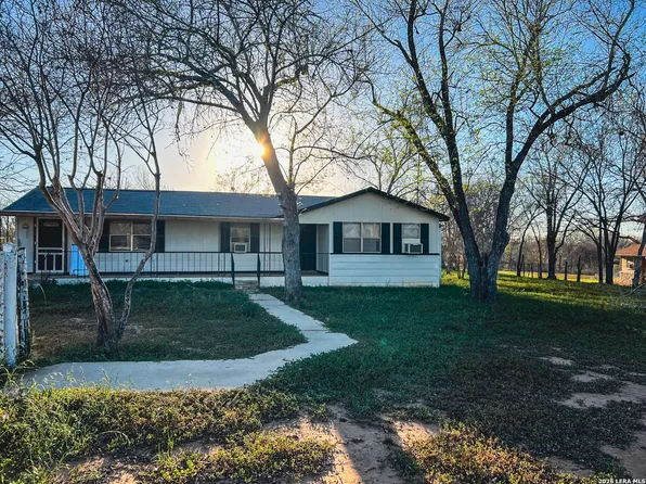 1207 el paso, Stockdale, TX 78160