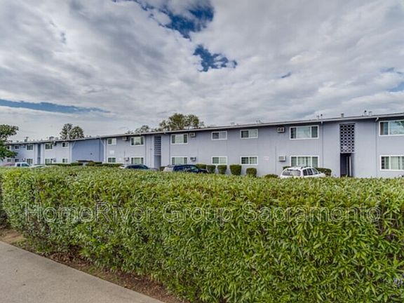 2nd image of 3689 Myrtle Ave #16