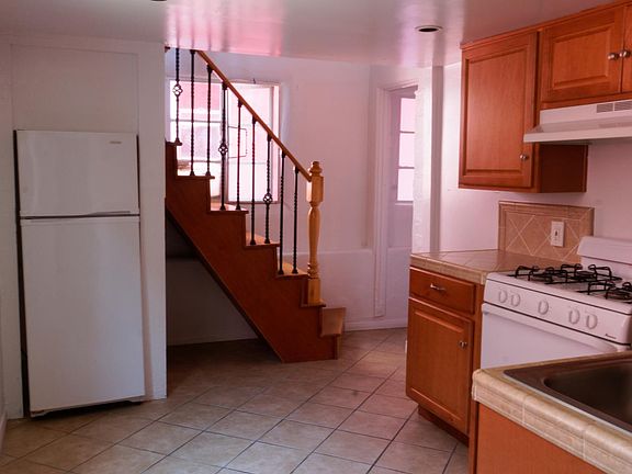 2nd image of 1427 1/4 Fairbanks Pl