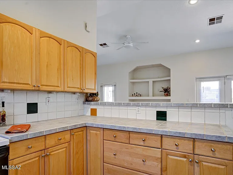 1220 E Water St #2 — Photo 10