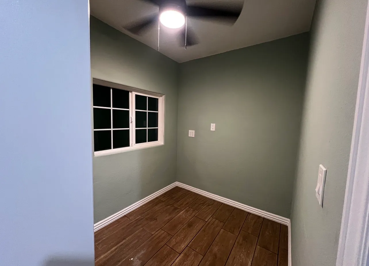 Studio, 400 sqft, $900 — Photo 2