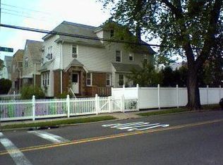 8977 210th St, Queens Village, NY 11427