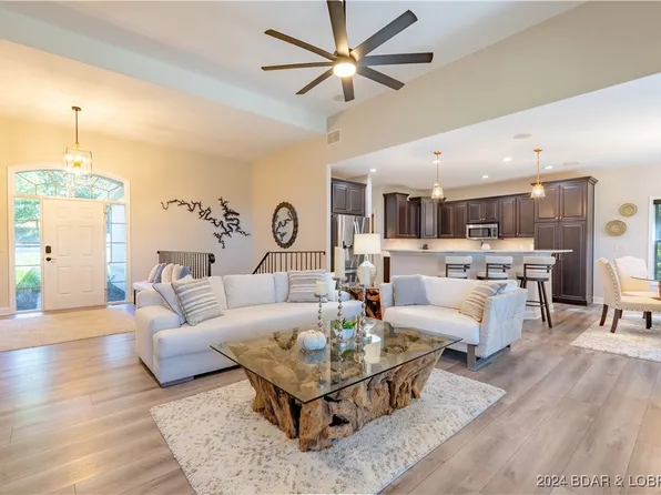 768 Resplander Way, Sunrise Beach, MO 65079