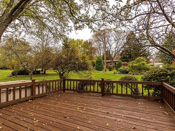 5th image of 2275 Scenic Dr NE