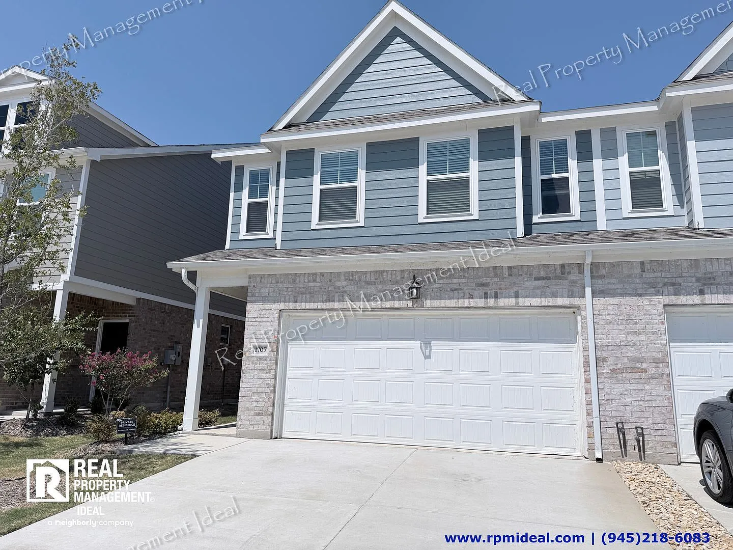 3 bed, 2.5 bath, 1891 sqft, $2,090 — Photo 2