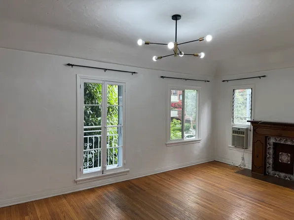 232 S Clark Dr #6, Beverly Hills, CA 90211