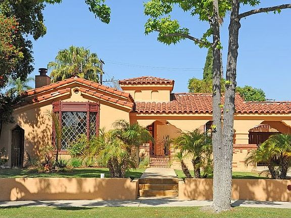 2nd image of 167 N Poinsettia Pl