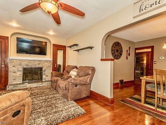 4th image of 1383 Churchill Rd