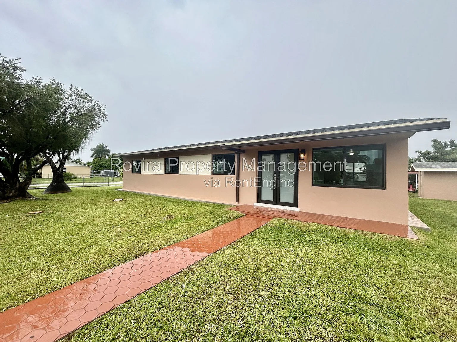 4 bed, 2.0 bath, 1364 sqft, $3,900 — Photo 2