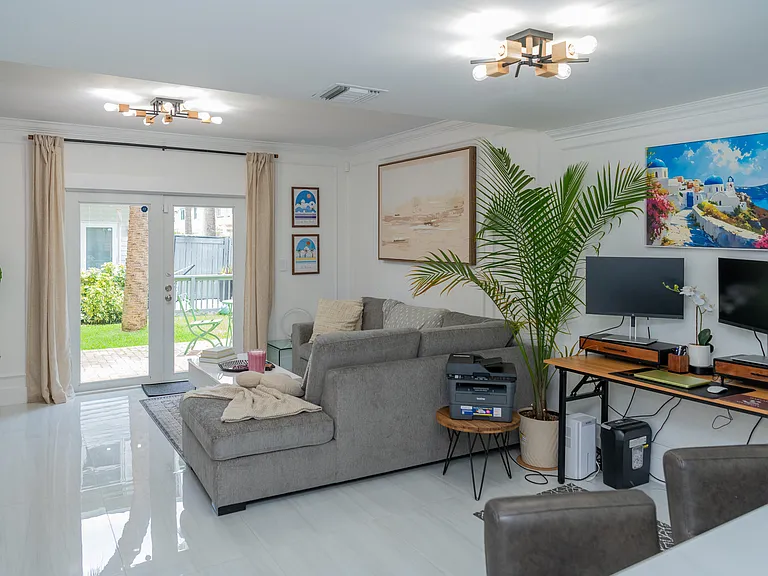 1877 NE 15th Ave #1877 — Photo 7