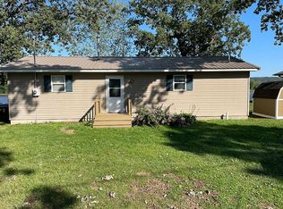 402 River View Rd, Guttenberg, IA 52052