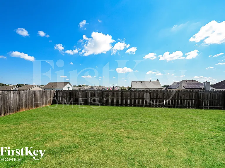 323 Darling Ln — Photo 18