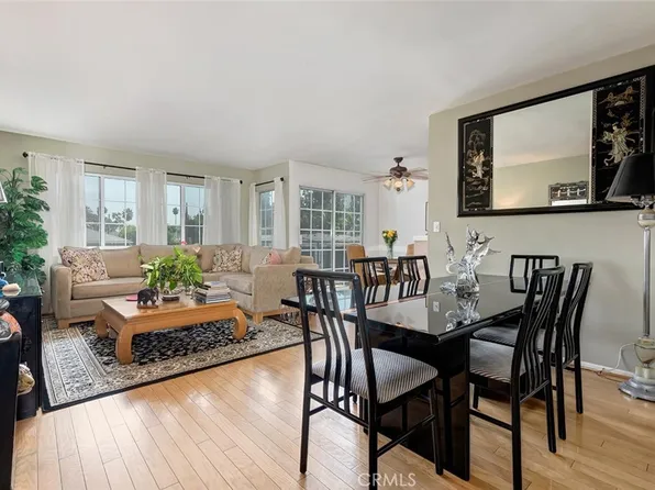 4140 Warner Blvd APT 205, Burbank, CA 91505