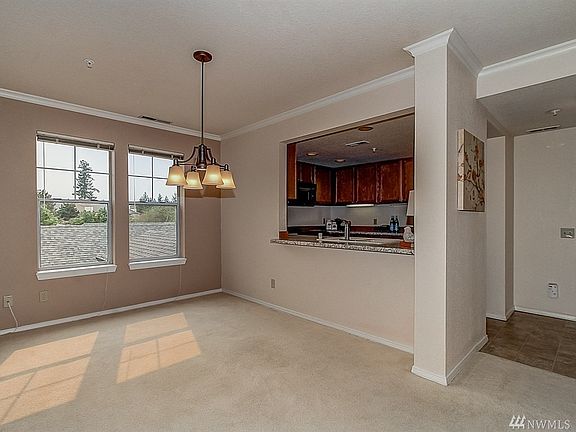 5th image of 3935 226th Pl SE APT 203