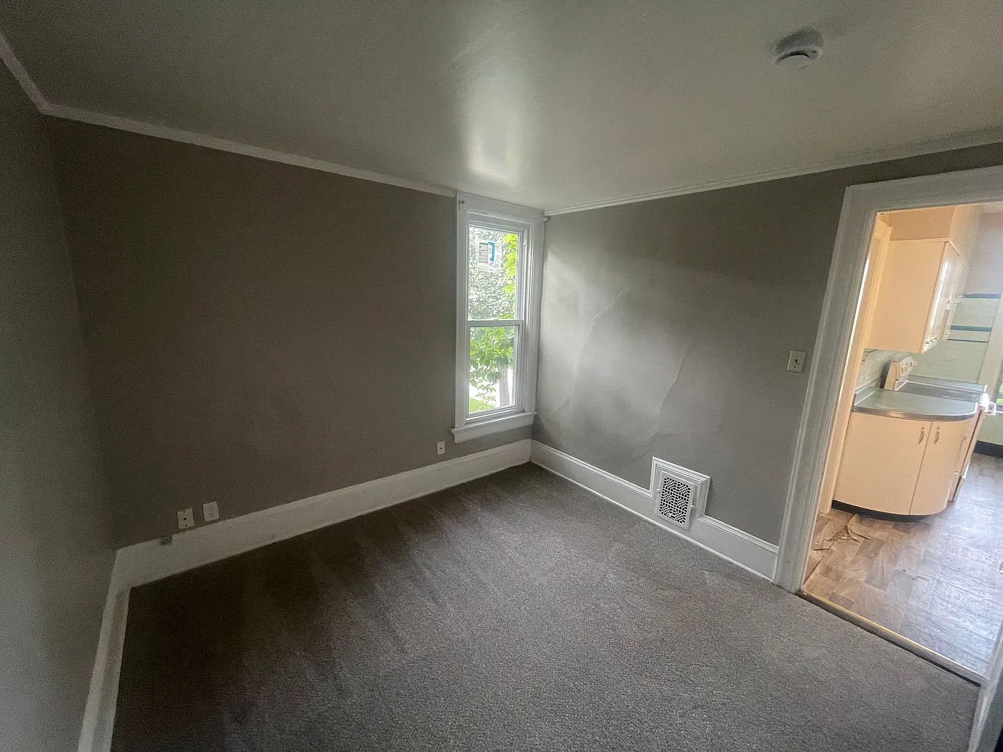 141-143 W Hadley St — Photo 3