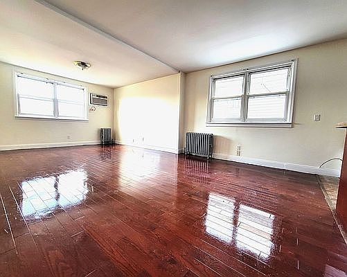 3rd image of 926 Avenue S Floor 2