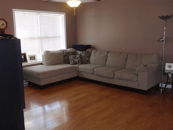 3rd image of 83 Harts Ln