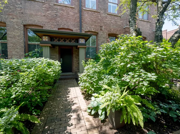 1701 W Terra Cotta Pl #E, Chicago, IL 60614