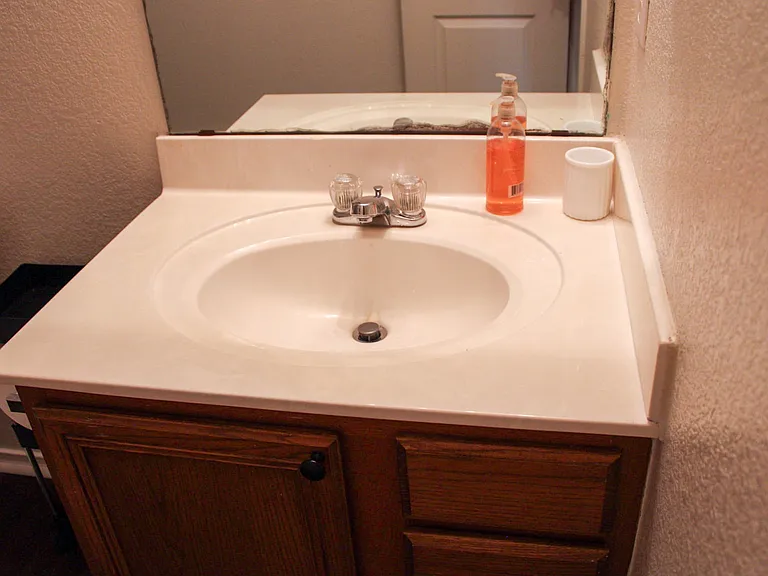 Second Floor Shared Full Bathroom