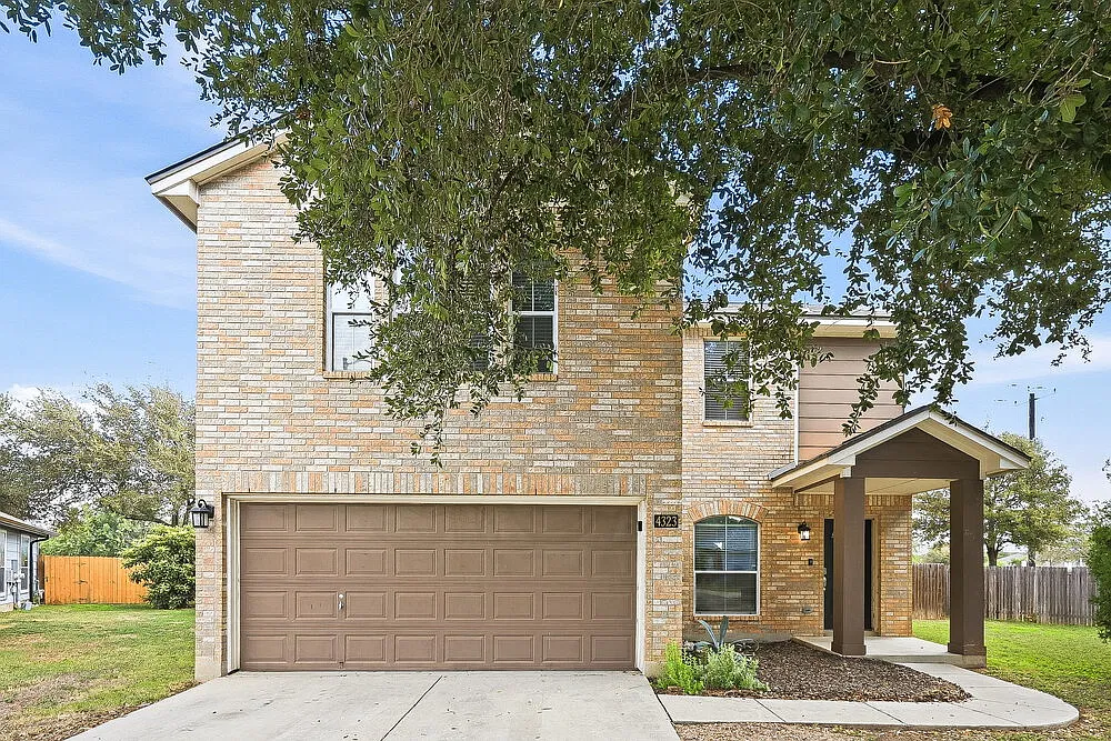 4 bed, 2.5 bath, 2191 sqft, $1,850 — Photo 1