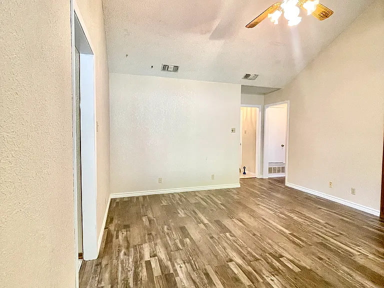3209 N Marseille Ln — Photo 5