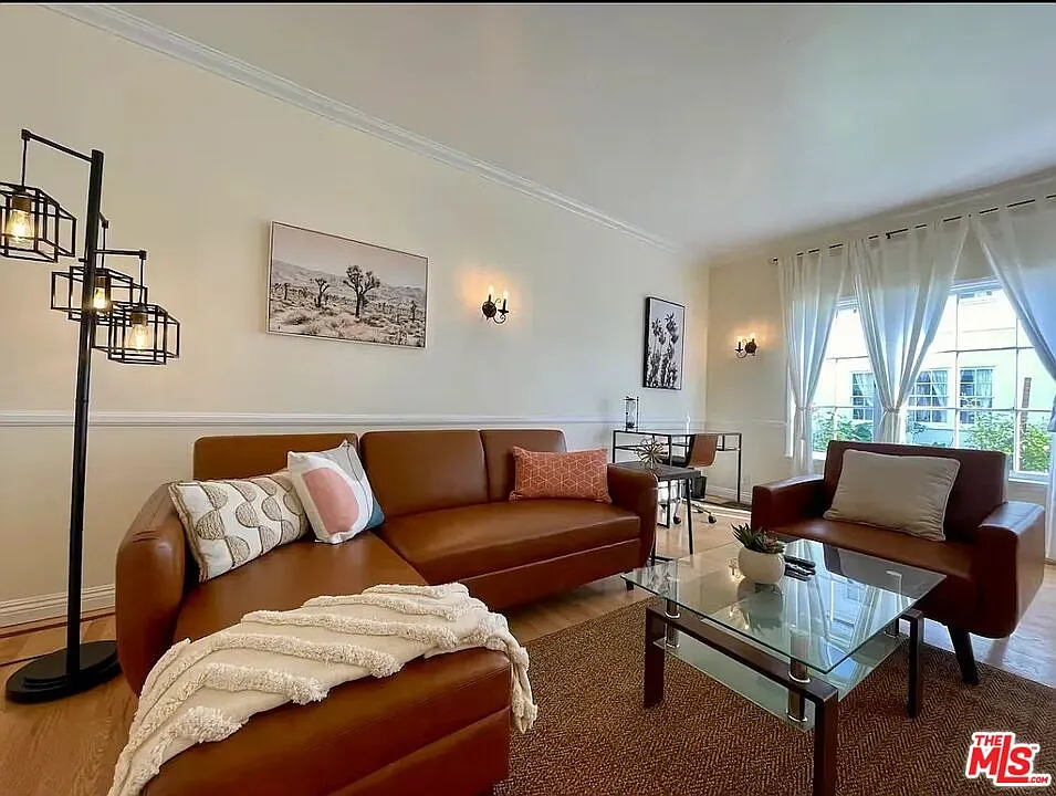 2 bed, 1.0 bath, 1200 sqft, $9,000 — Photo 4
