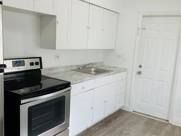 738 NE 86th St, Miami, FL