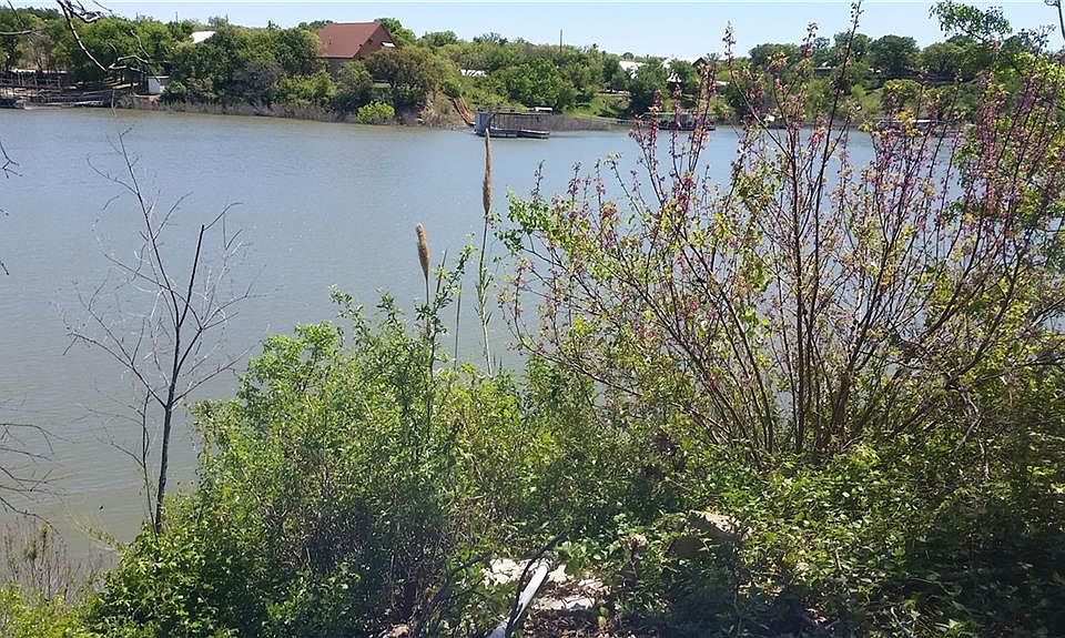1st image of 160 Elm Oak Dr