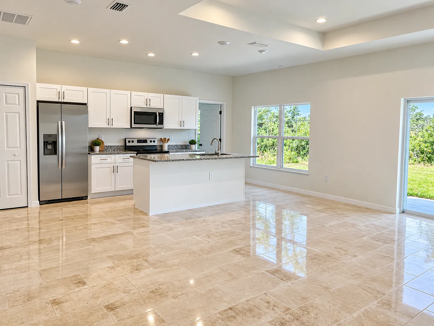Brand New Construction-Large 3 bedroom, 2 bath + Den-Great Location — Photo 4