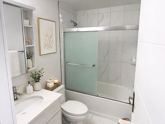 3rd image of 60 Frederick St #3302
