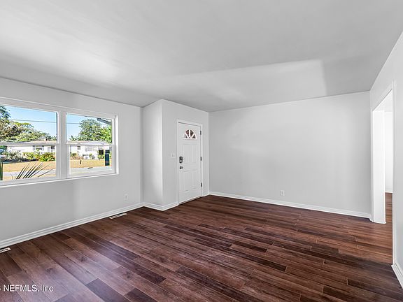 5th image of 8308 MANAVISTA Street