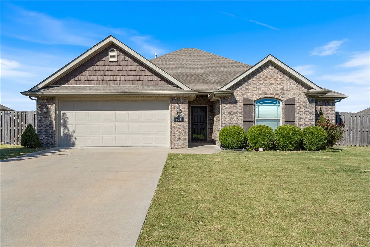 3 bed, 1560 sqft, $1,865 — Photo 1