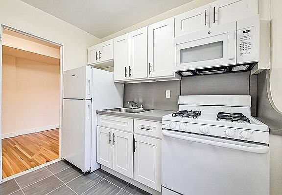 3rd image of 2074 20th Ln APT 2G
