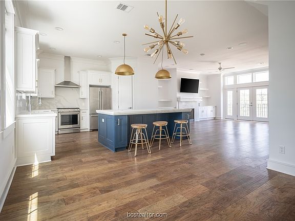 3rd image of 218 Tarrow St