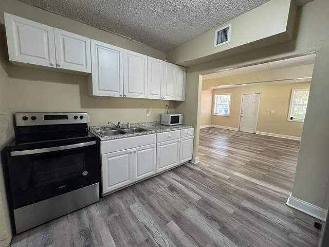 2881 NW 11th Pl — Photo 5
