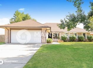 12104 Western View Dr, Oklahoma City, OK 73162