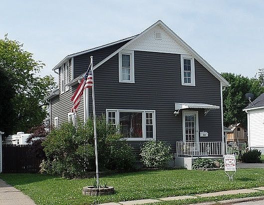 1st image of 226 E Grand St