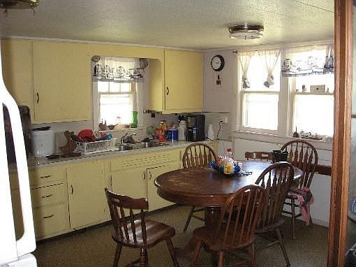 5th image of 405 Hawkins Ave