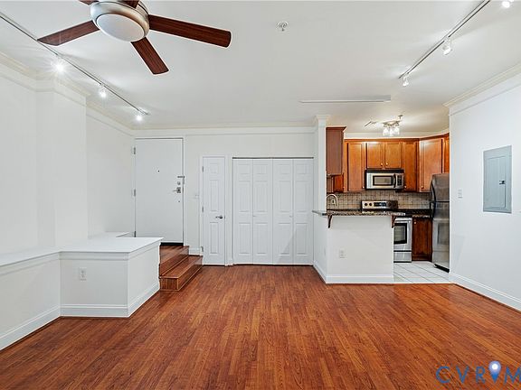 3rd image of 2418 E Franklin St #U108