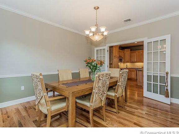 5th image of 52 Shores Dr