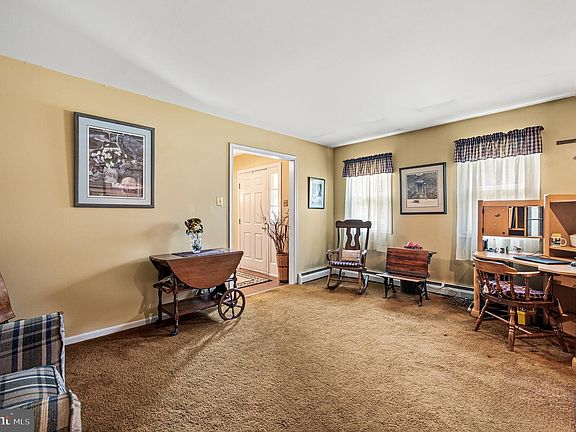 5th image of 8 Granger Ln